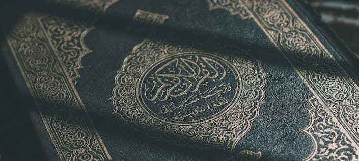 Komitmen untuk menerapkan prinsip syariah